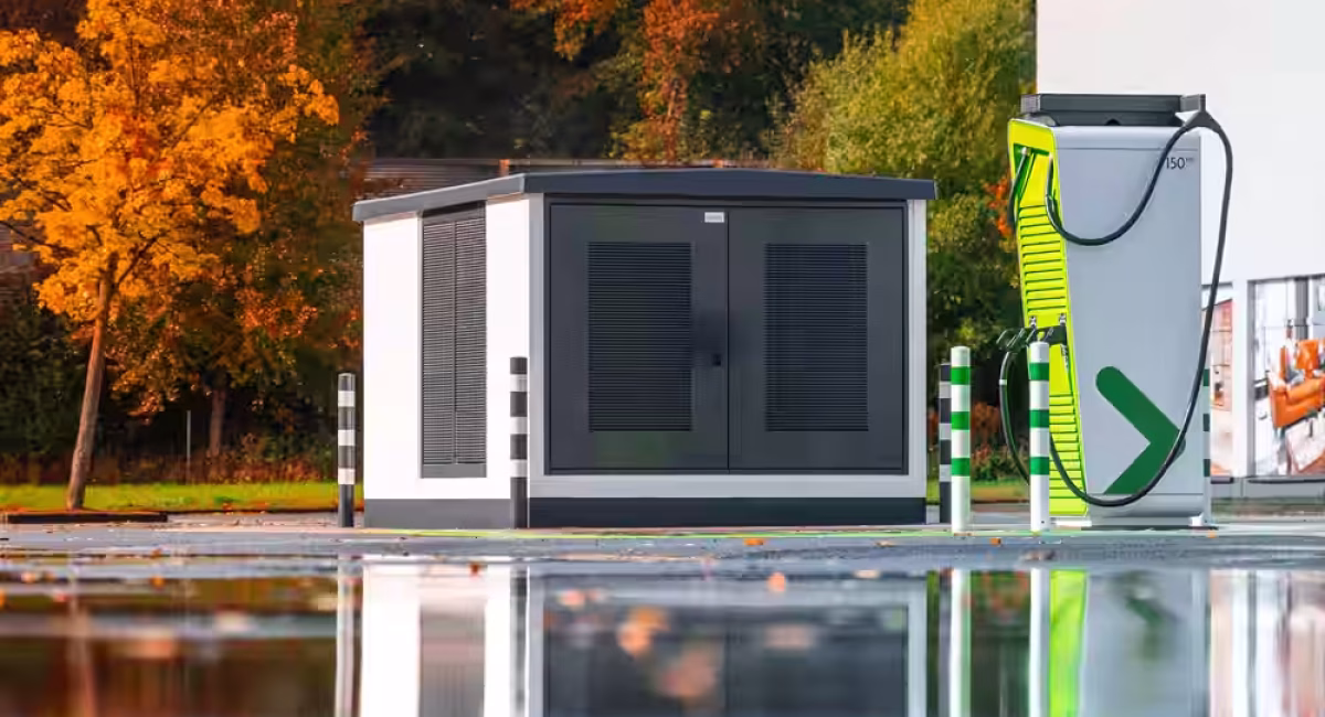 Fertigung und Ausbau einer Kompakt-Trafostation für Mittelspannungstechnik im Werk Bünde der Faber E-Tec.